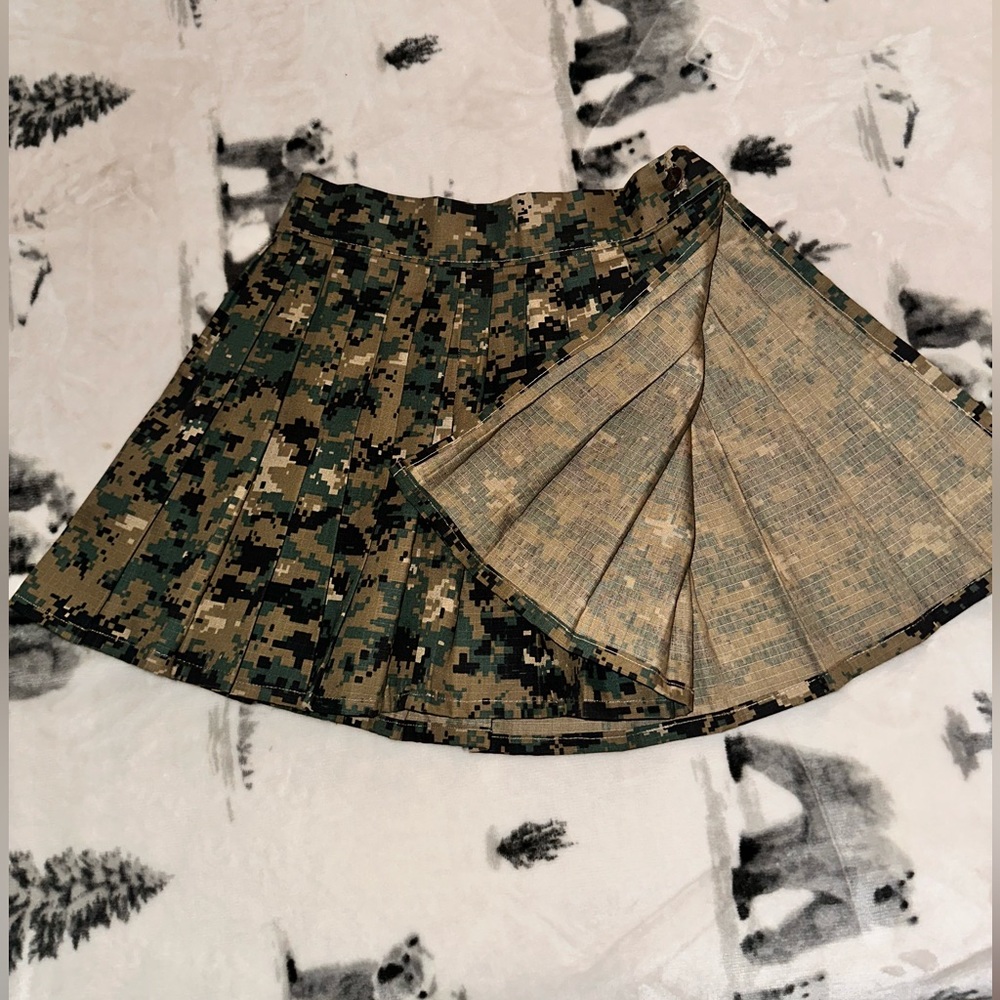 Camouflage side slit mini